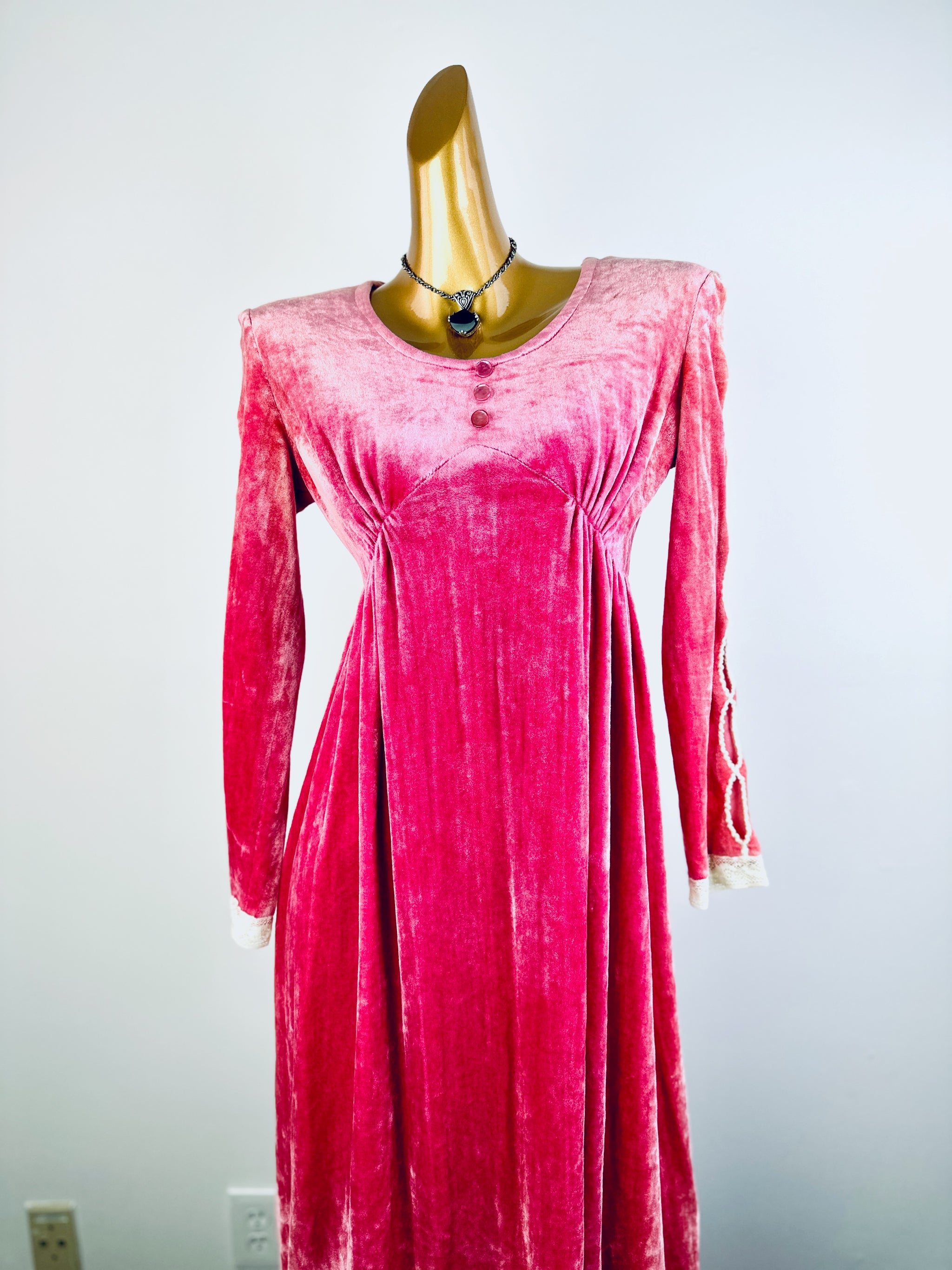 Vintage 70s velvet renaissance evening dress gown - shabbybabe Vintage 70s velvet renaissance evening dress gown - shabbybabe
