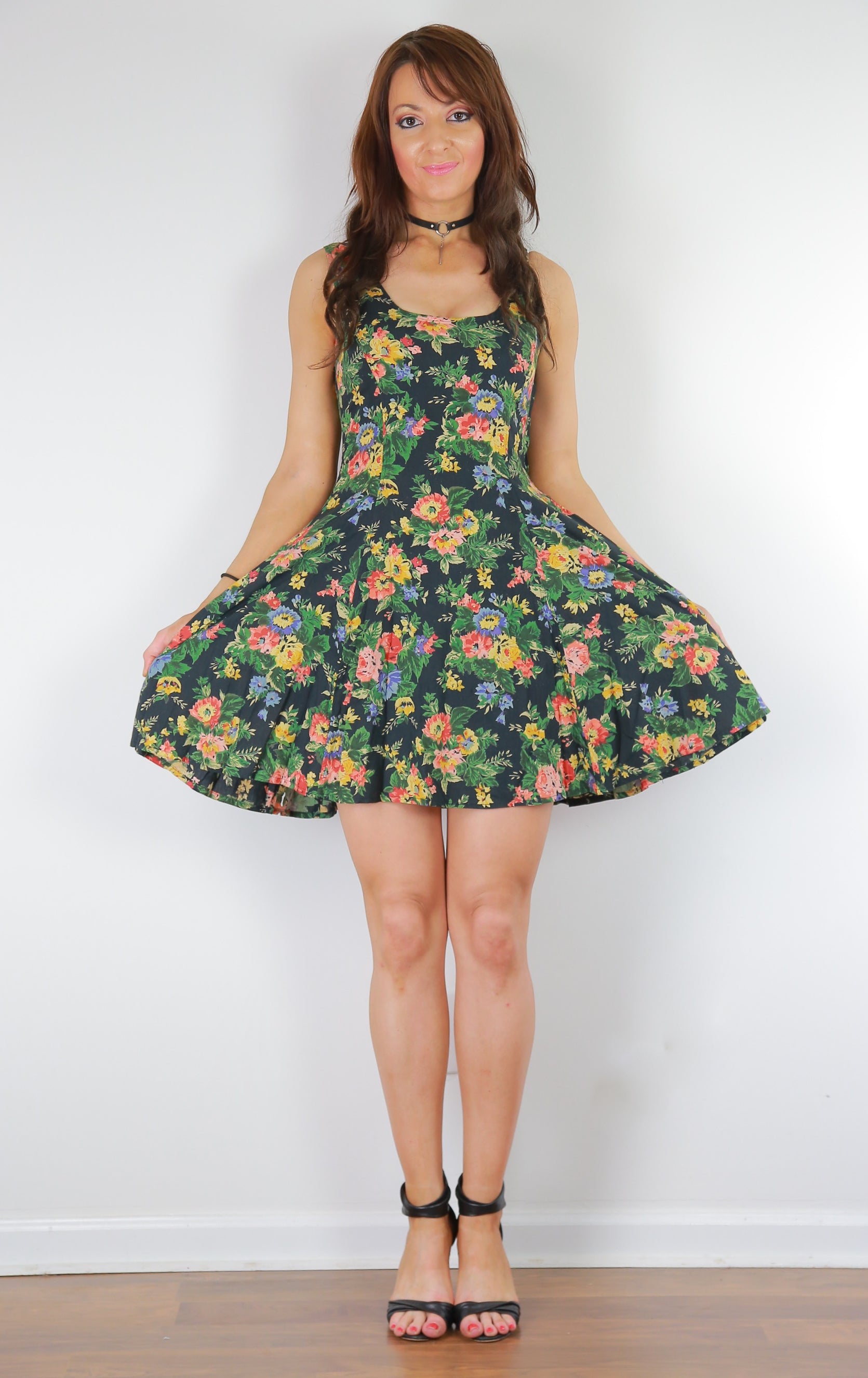 Vintage 90s grunge green floral skater dress sleeveless mini dress - shabbybabe Vintage 90s grunge green floral skater dress sleeveless mini dress - shabbybabe