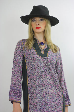 Hippie dress Paisley India color block Festival  Vintage 1970s Purple Paisley Boho Gypsy side slit mini dress Small Medium - shabbybabe
 - 4
