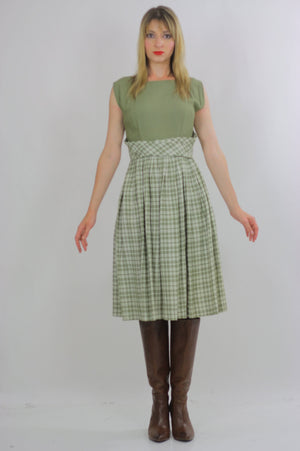 plaid dress green pleated Vintage  1970s dirndl gingham checkered high waisted sleeveless Festival Large - shabbybabe
 - 2