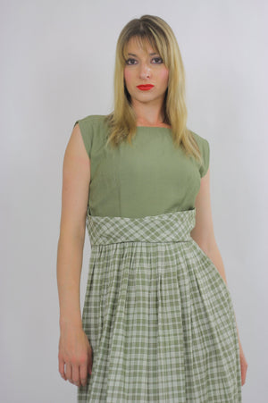 plaid dress green pleated Vintage  1970s dirndl gingham checkered high waisted sleeveless Festival Large - shabbybabe
 - 4
