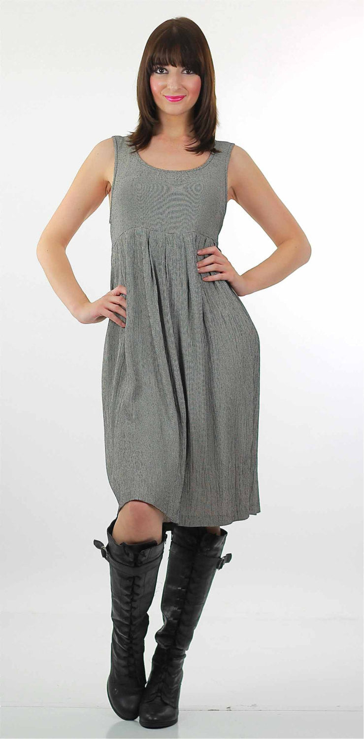 Grunge Jumper Dress Vintage 1990s Houndstooth plaid high waist schoolgirl Gray checkered dress 90s scoop neck sleeveless sun dress S M - shabbybabe Grunge Jumper Dress Vintage 1990s Houndstooth plaid high waist schoolgirl Gray checkered dress 90s scoop neck sleeveless sun dress S M - shabbybabe