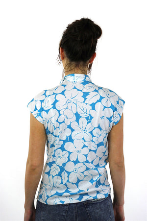 Hawaiian shirt white blue floral short sleeve knit top V neck Vintage 1980s Tropical tshirt Retro knit Medium - shabbybabe
 - 4