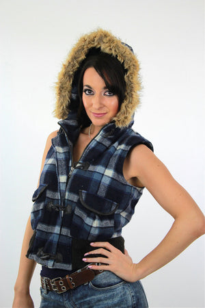 Plaid flannel vest Navy blue white Vintage 1990s Grunge hooded fur trimmed sleeveless top Checkered button up - shabbybabe
 - 5