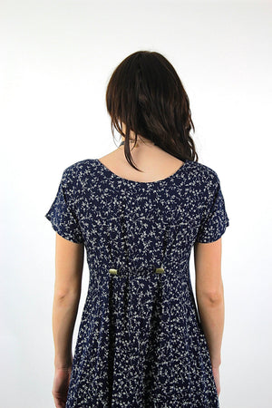 Grunge Floral Midi Dress Vintage 1990s Navy blue ditsy short sleeve scoop neck boho Hippie sundress Medium - shabbybabe
 - 5