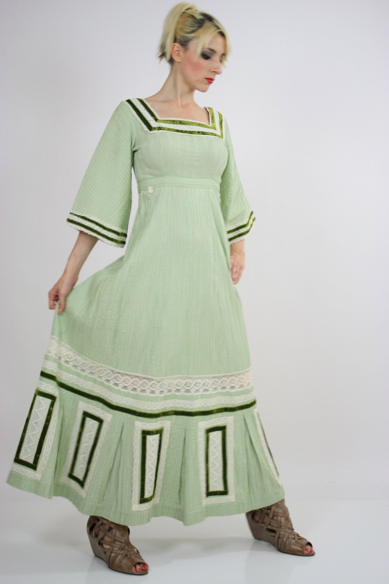 Vintage dress Georgia Charuhas 70s
